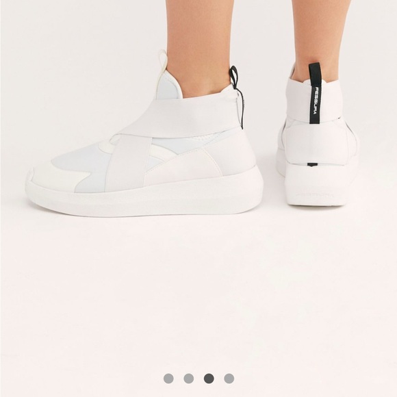 Like new Fessura sneaks size 6.5 no inside insert - Picture 2 of 4